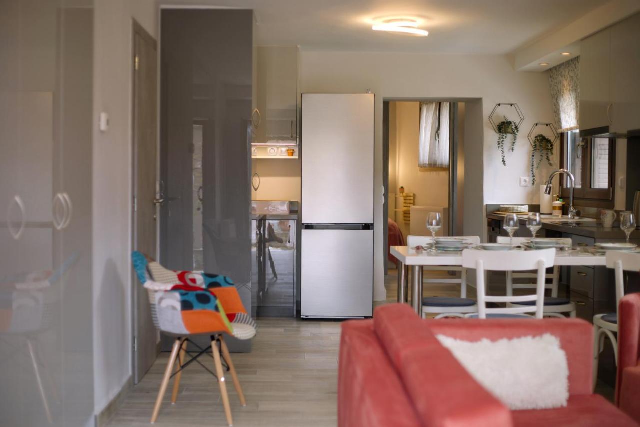 Το Σπίτι Της Ευτυχίας Σουίτα Apartment Karpenisi ภายนอก รูปภาพ
