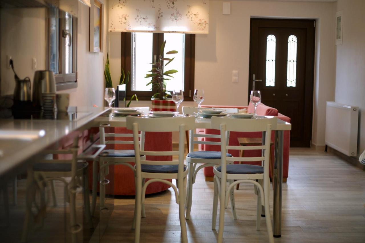 Το Σπίτι Της Ευτυχίας Σουίτα Apartment Karpenisi ภายนอก รูปภาพ